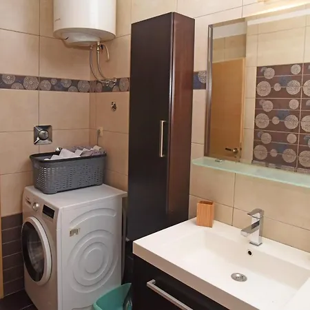 Toro Apartment Split