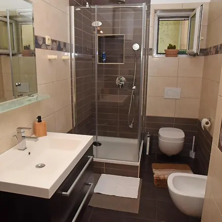 Toro Apartment Split